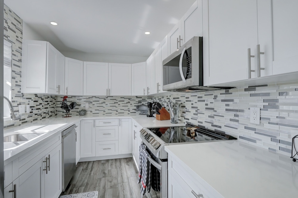 Luxury Pool Dog Friendly Central To Naples And Marco Island By Sky Run Naples 3 Bedroom Home
