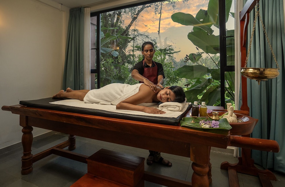 Crystal Kuruva Nature Resort & Spa