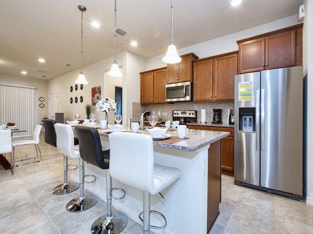 Windsor at Westside-6 Bedrooms House w/pool-3721WW Home by RedAwning - Image 3