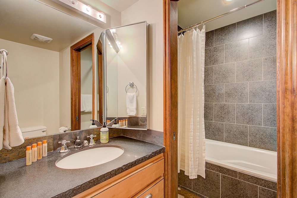 Quittin Time Townhouse Peaceful Mountain Ski-in-ski-out Retreat Close to Town