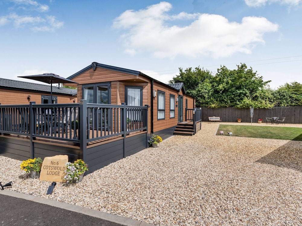 The Cotswold Holiday Lodge
