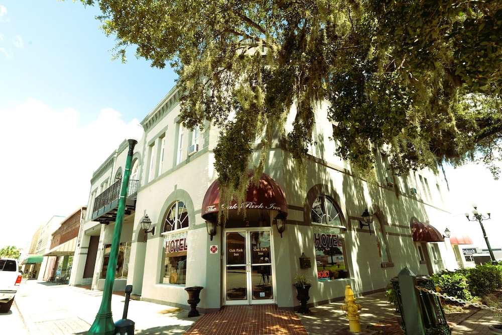 Oak Tree Hotel