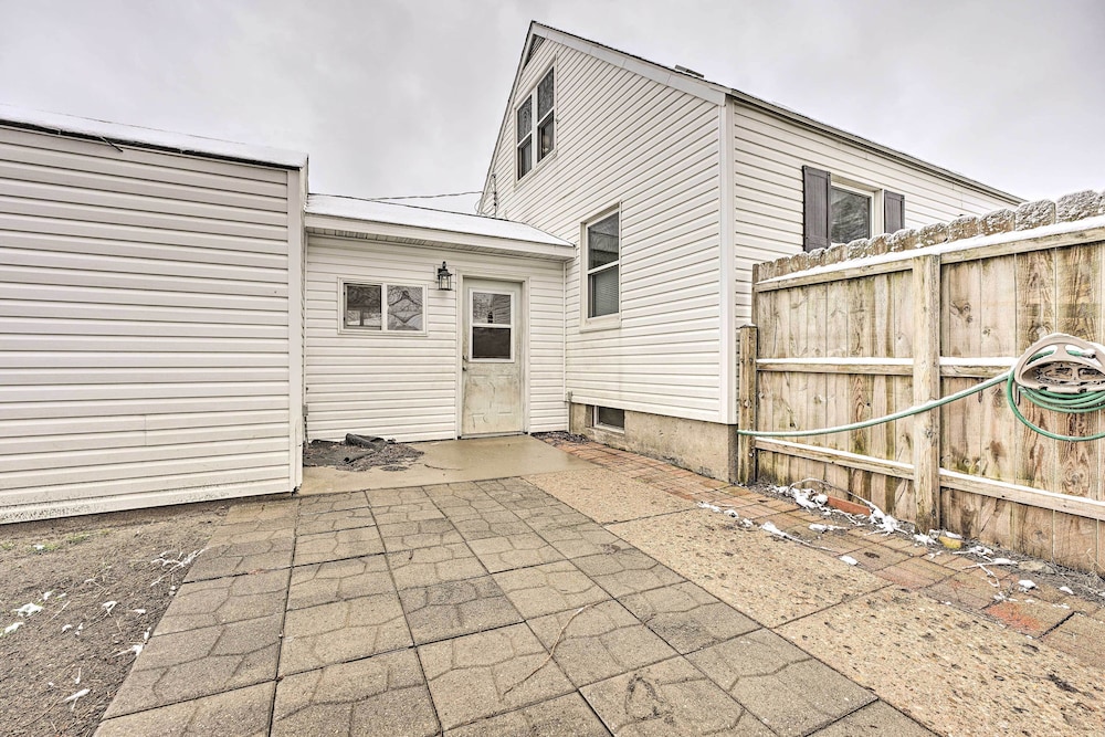 Modern South Bend Getaway ~ 3 Mi to Downtown view 2