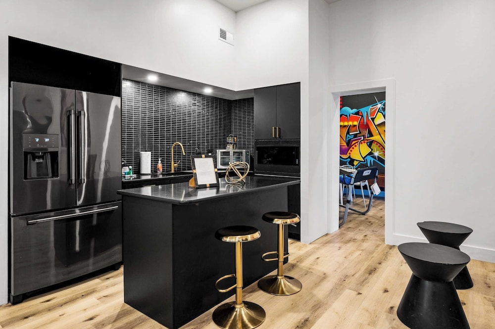 Sleeps 18 3 Suites at Firefly Mountain Lodge Indoor Pool, Hot Tub, Game Room, Firepits & Dining Spaces Just Minutes From Dollywood and Gatlinburg