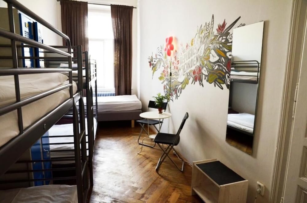 The Republic Garden - Hostel