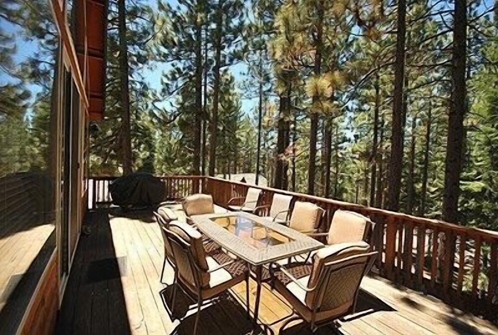 2460 Lupine Trail 6 Bedroom Home by RedAwning