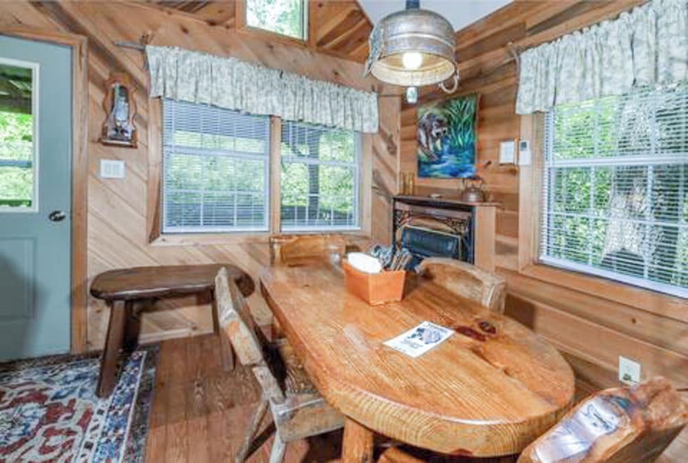 The Cabins at Seven Foxes