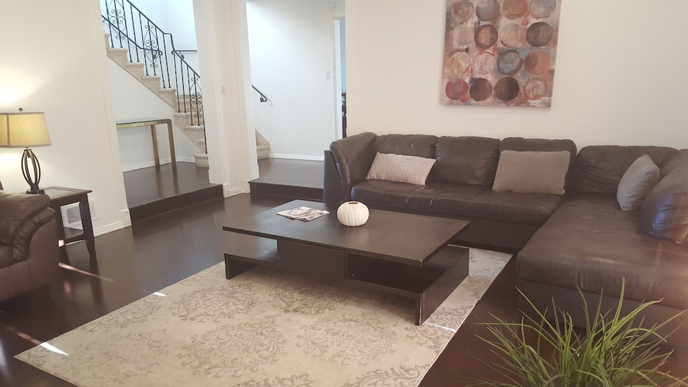 Great 2 Floor house in Beverly-wood