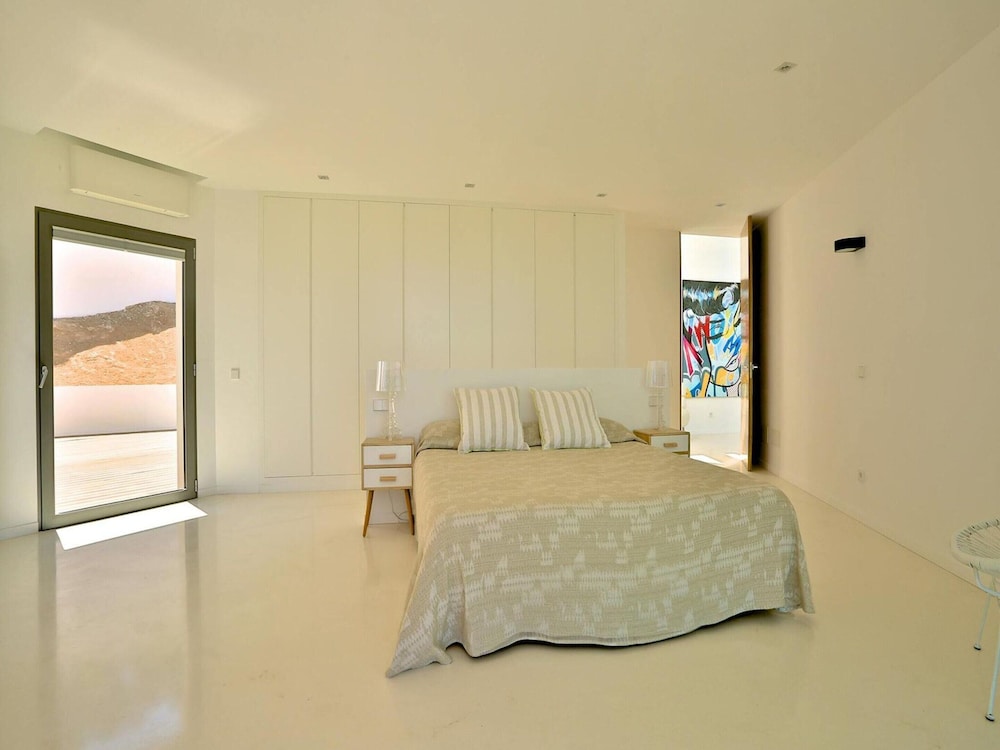 Modern Holiday Home With Vast Terracing