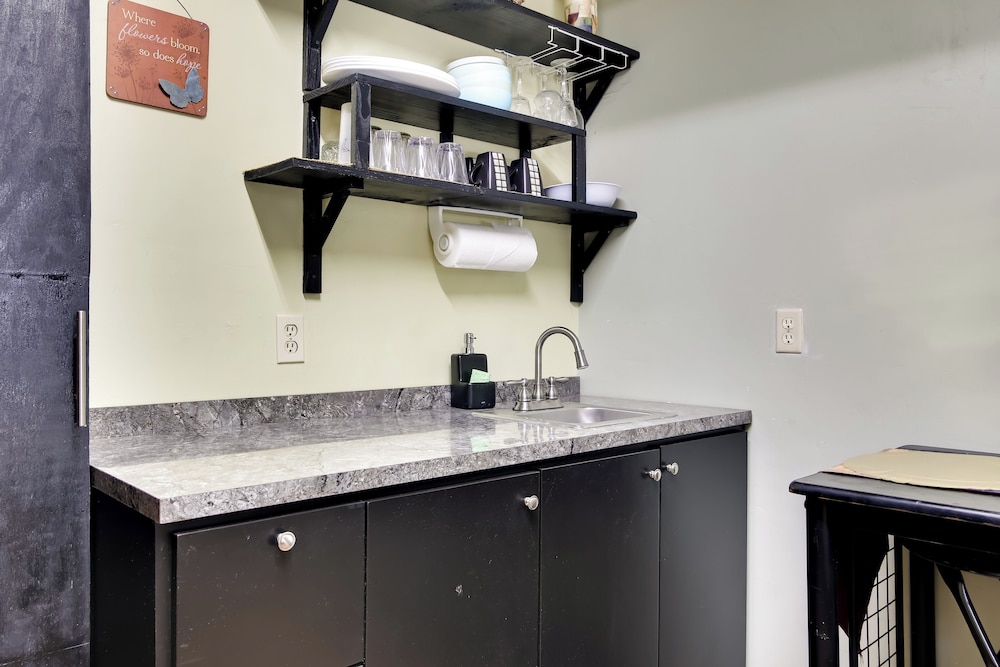 Remote Workers Welcome: Studio in Santa Rosa!