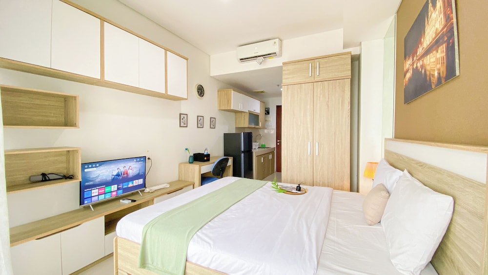 Modern Look and Restful Studio Apartment Springwood Residence Tangerang