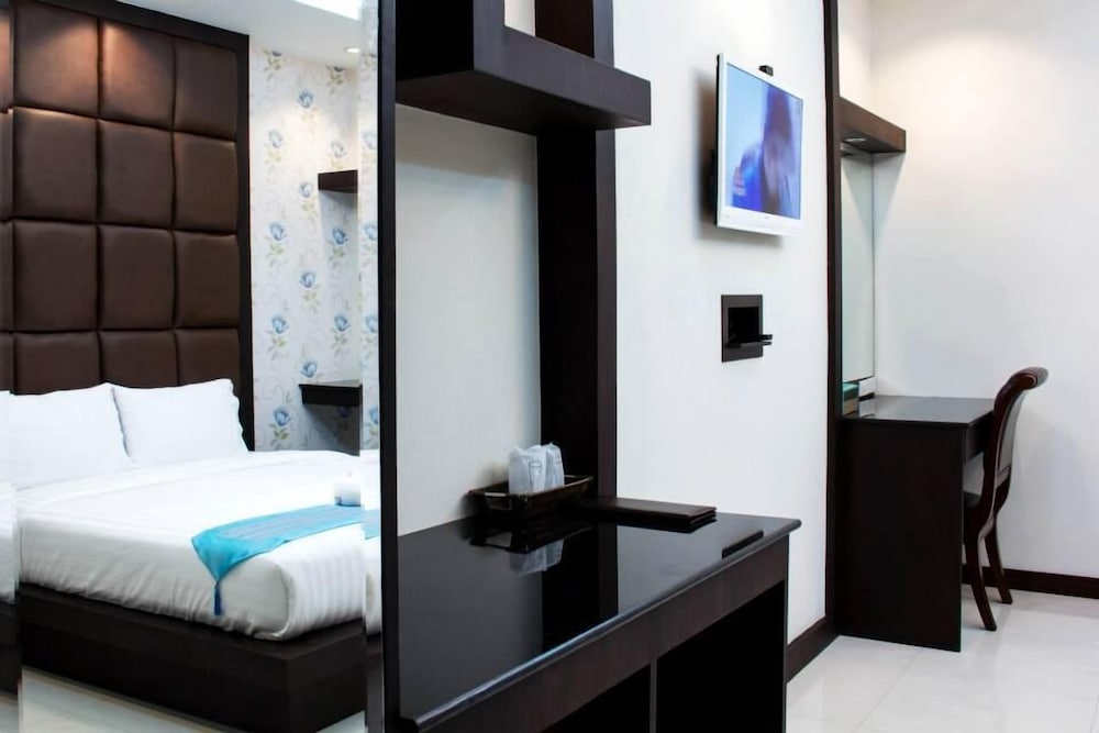Roses Hua Hin Hotel