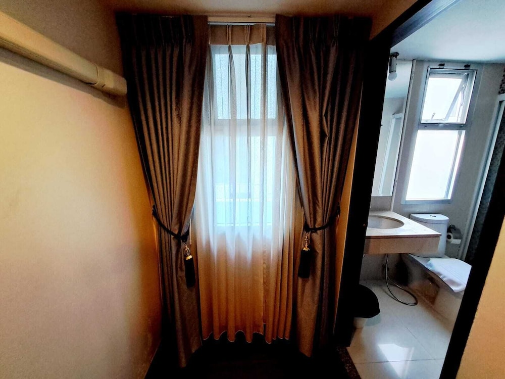 6C - 2 Bedroom Downtown Apartment With Shared Pool
