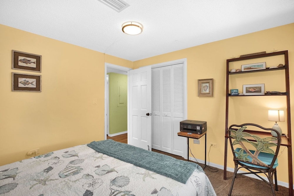 Delightful Vacation Home Located In The Popular Islamorada Neighborhood Of Port Antigua. 3 Bedroom Home by RedAwning