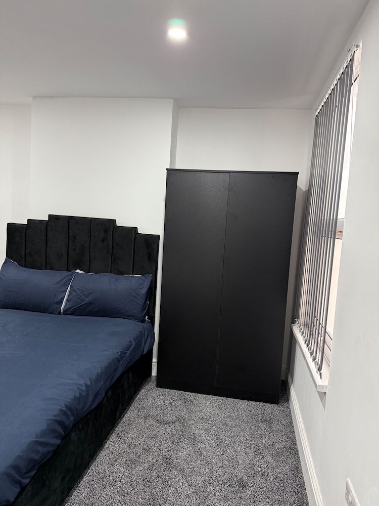 Studio - Sleeps 2 - Parking - Wifi