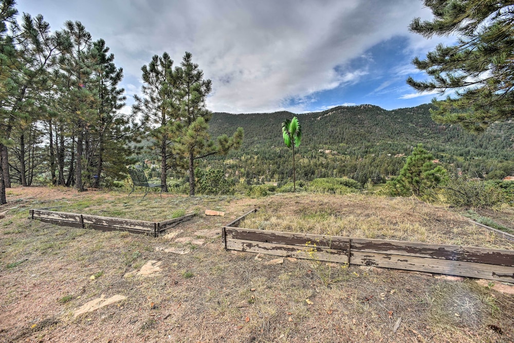 Homey Mtn View Escape: 11 Mi to Garden of the Gods view 5