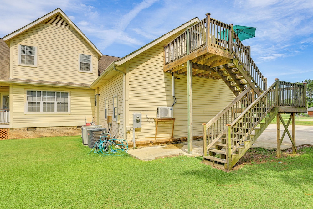 10 Mi to Mobile Bay: Family Apt in Silverhill!