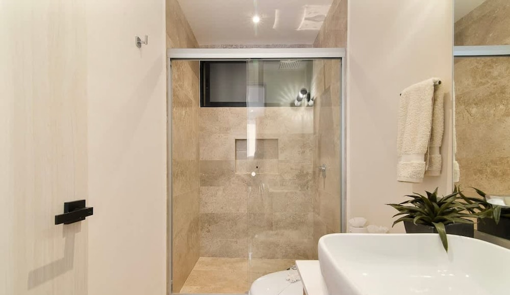 Colorful Perfect Located 2 Br w Great Amenities
