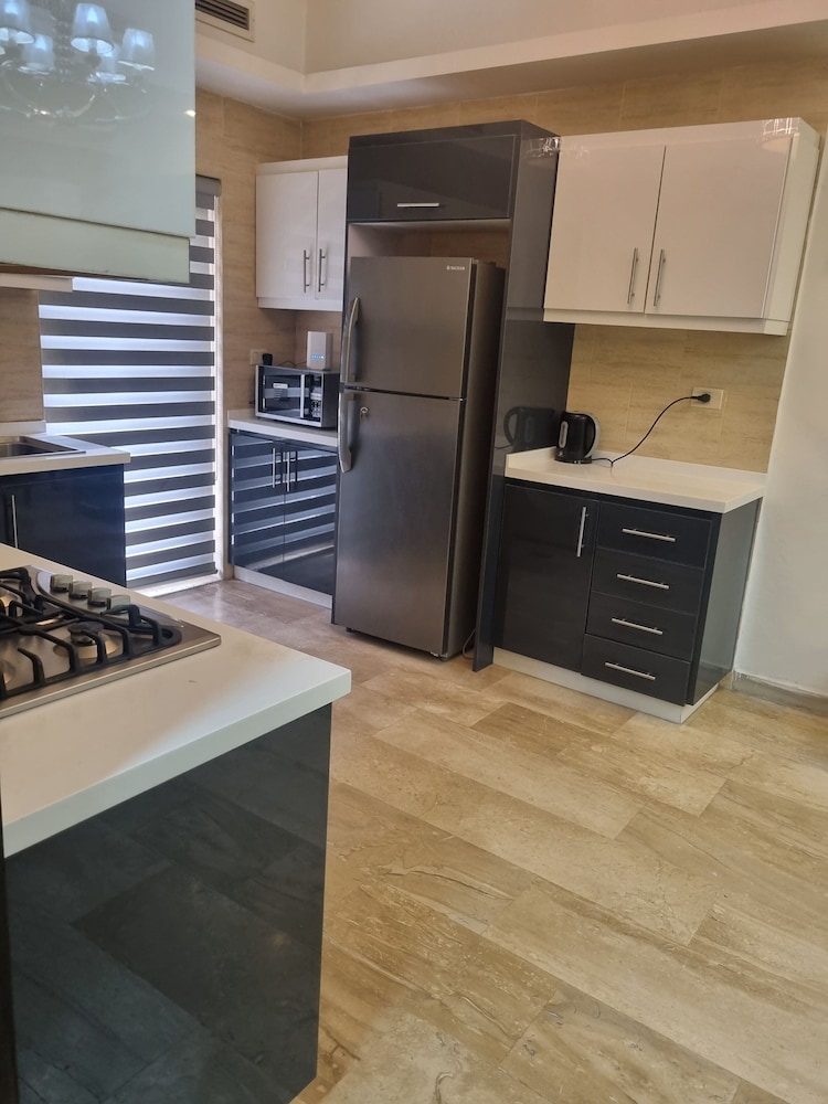 Charming Amman Apartment With Central Air-con & Street Parking