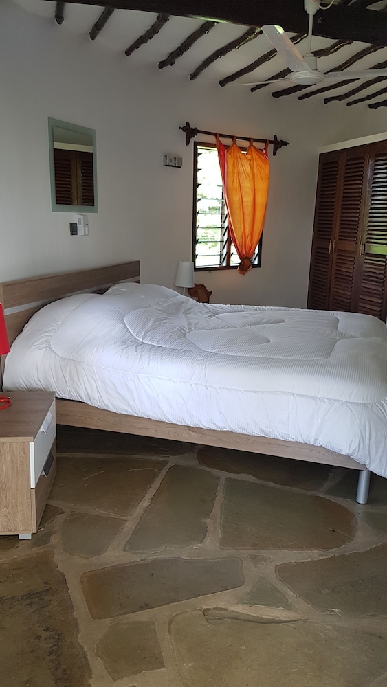 Madiba 2 Cottage view 3