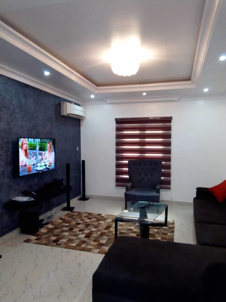 Reeve Court Apartment