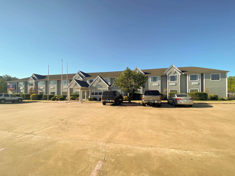 McAlester Vacations - Motel 6 McAlester, OK - South - Property Image 3