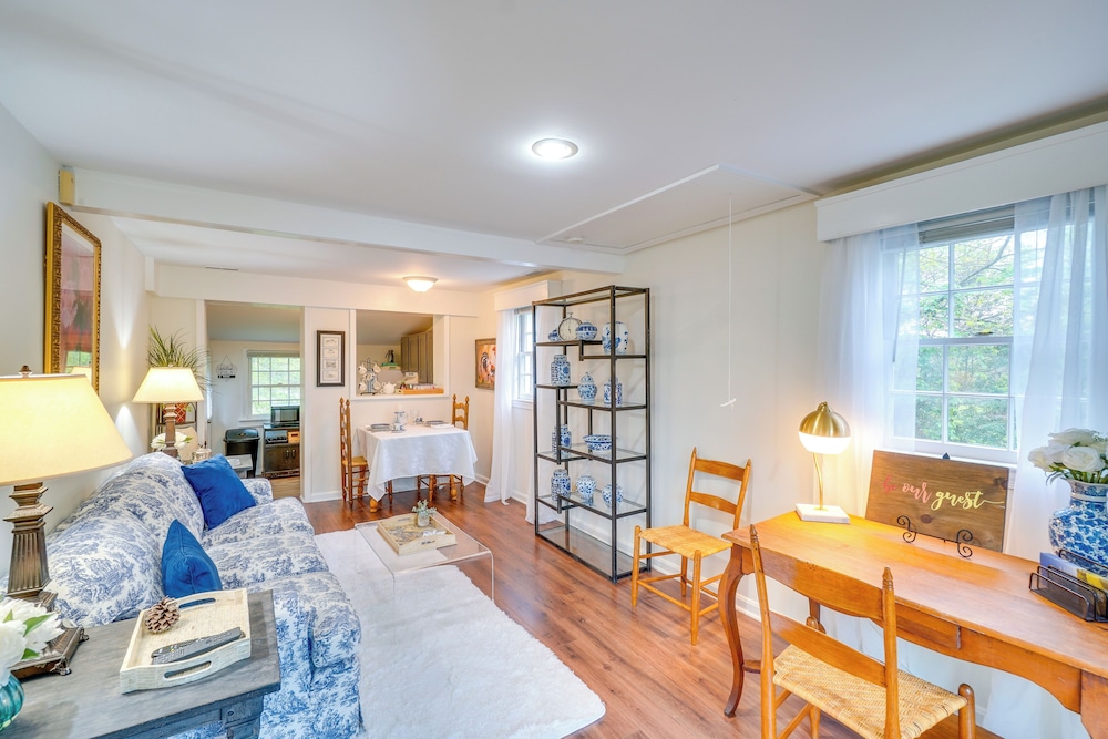 Hike, Sip & Explore: Charming Waterford Cottage!