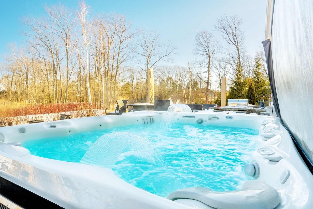 Golf-front Personal Arcade Hot tub Outdoor Kitchen
