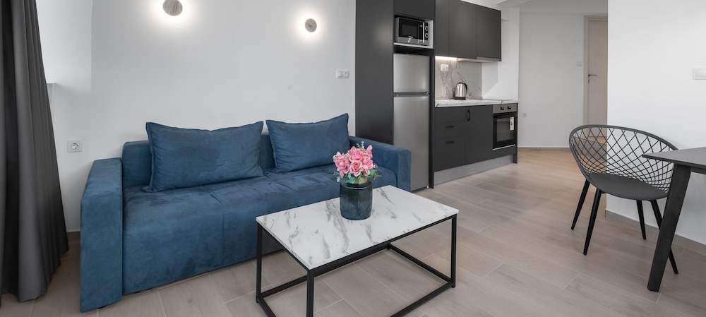 Venus, Nilie Hospitality MGMT