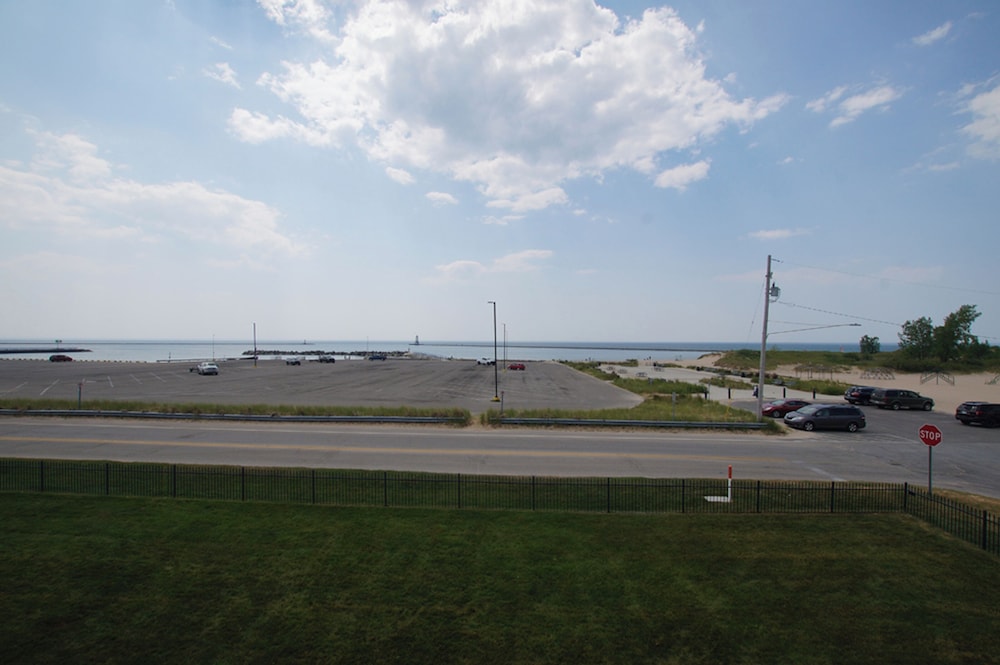 Snyder's Shoreline Inn