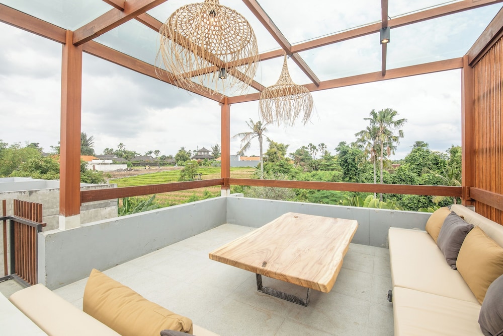Modern 4 BR Villa Heart of Canggu 8mins to Beach
