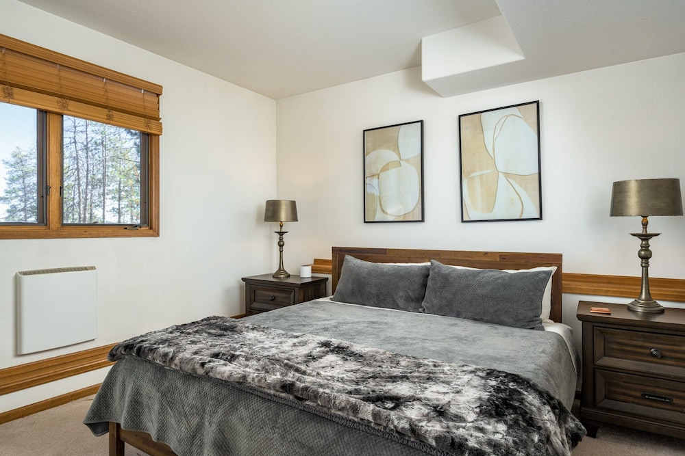 Mountain View Apartment Near Downtown Hiking