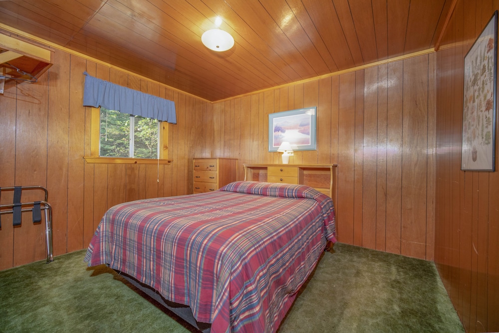 Bear Paw Lodge
