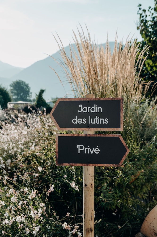 La Villa d'Hélène Chambres d’hôtes et Appartements-Cluses