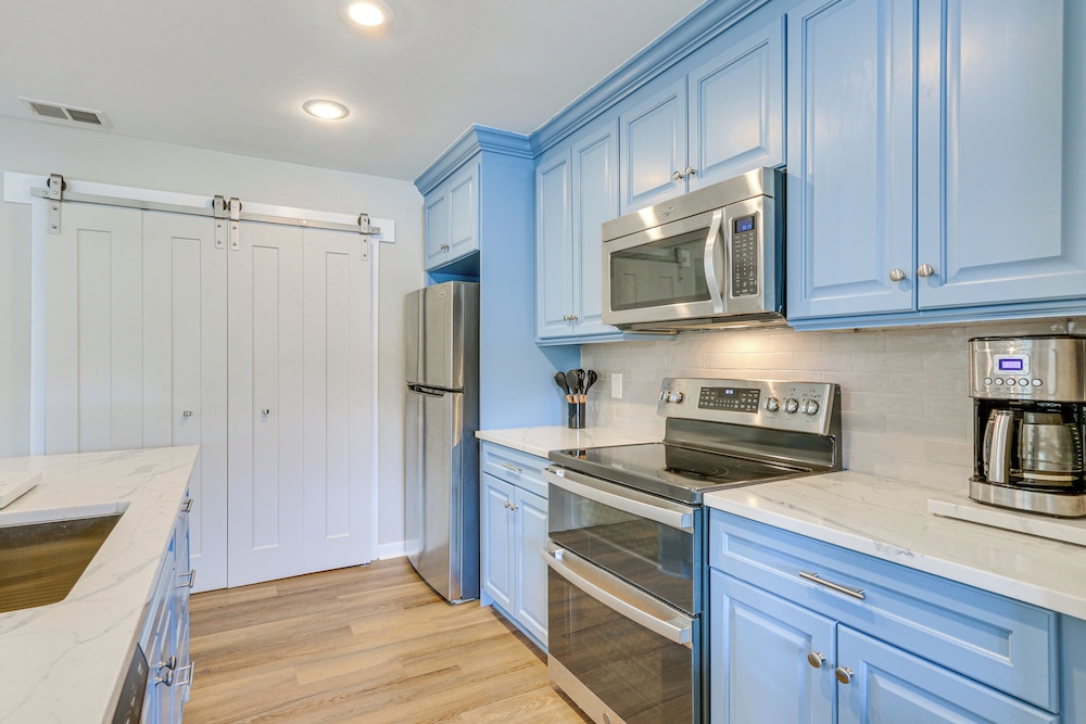 Walk to Community Beach: Coastal Carolina Condo