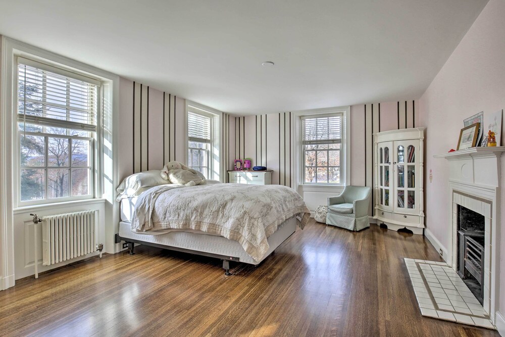 Spacious Estate w/ Courtyard: 2 Miles to Downtown!