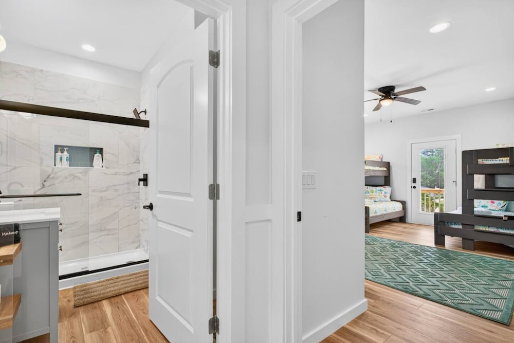 New Listing Luxury House 5 Min Walk to Beach