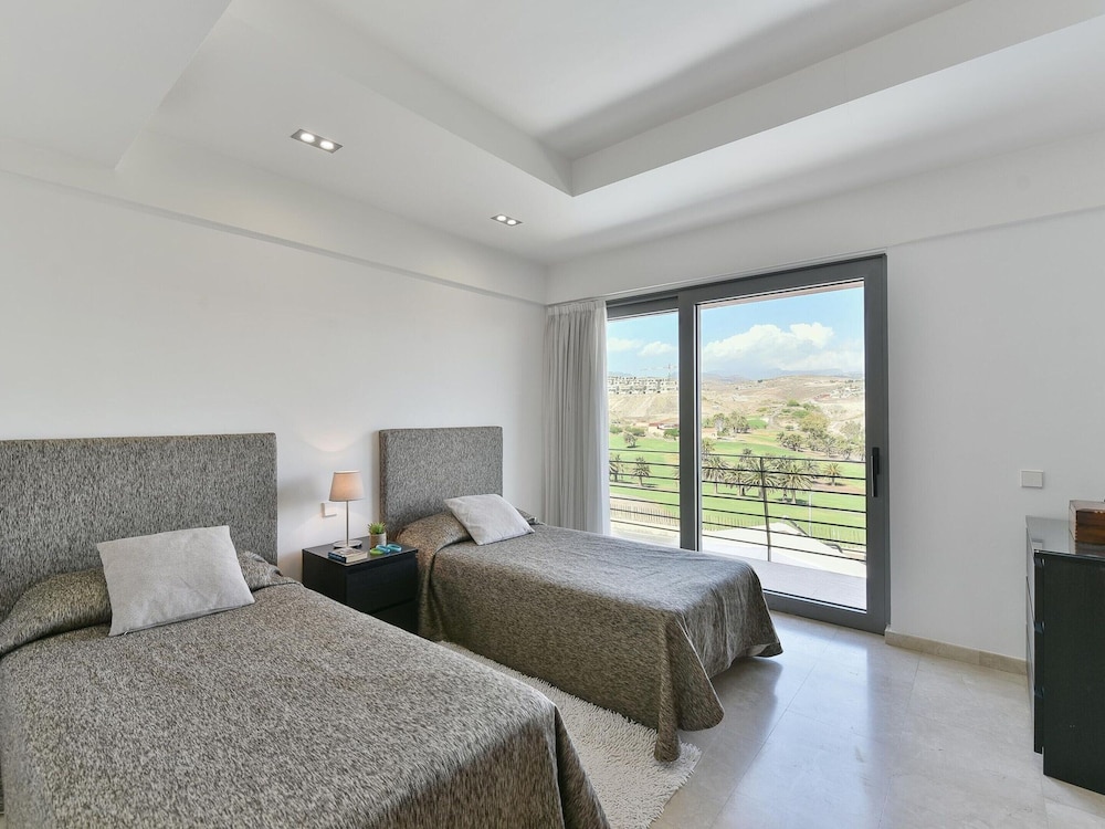 Villa With Private Pool in the Golf Resort