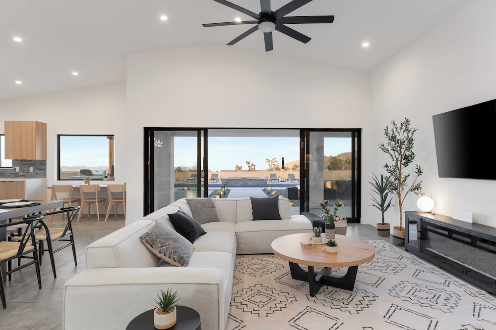 Bocce, Pool+spa, Game Room, Firepit Modern Oasis Yucca Haven by Avantstay
