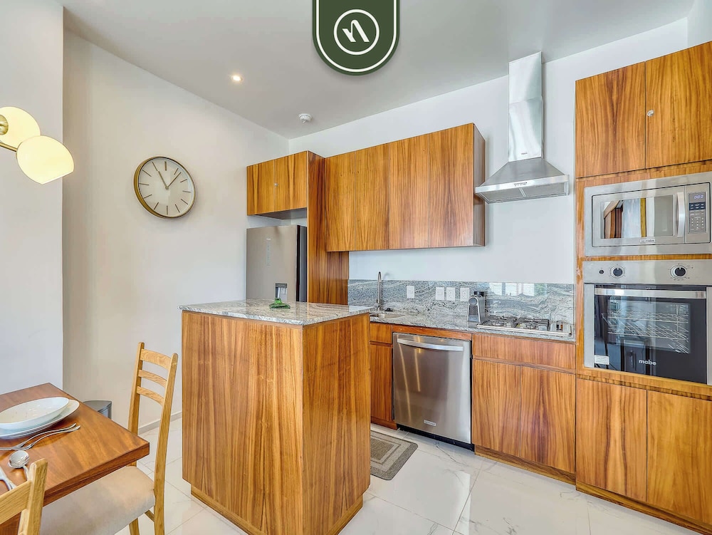 Great Design 1BR Condo - Rooftop Pool