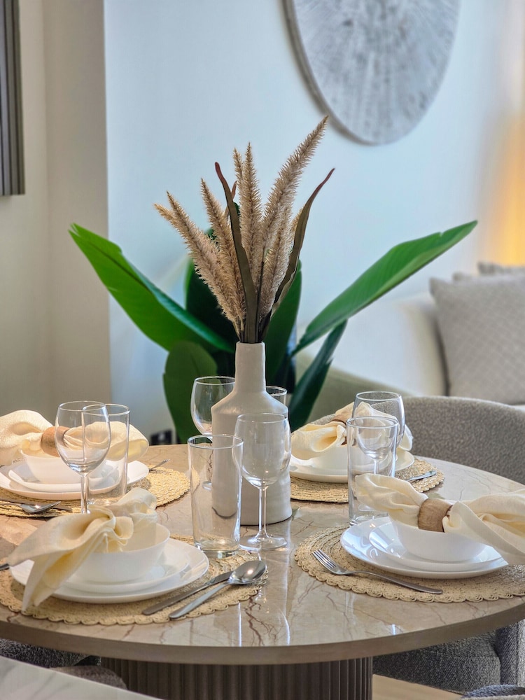 Easygo- Stylish 1bdr Binghatti Corner