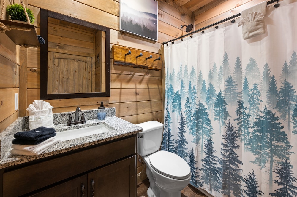Goodness Gracious 3 Bedroom Cabin by RedAwning - Property Image 54