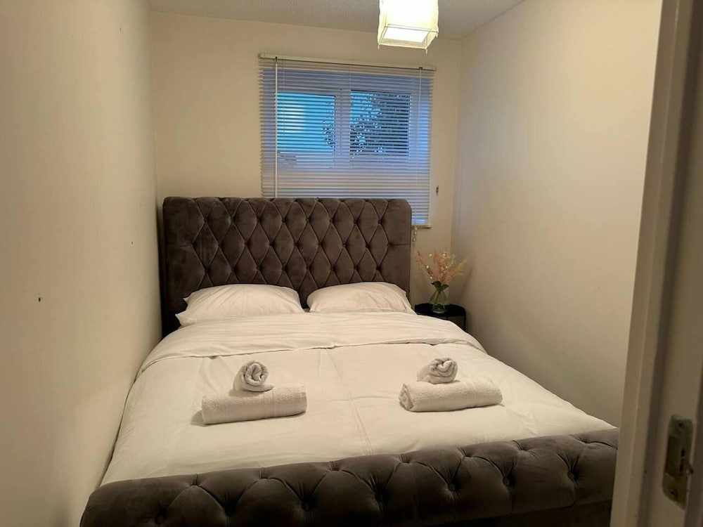 Beautiful 3-bed Apartment in Swansea view 3