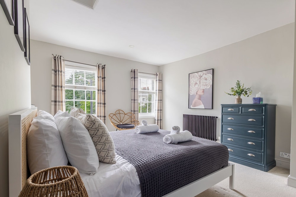 Elegant Townhouse&Basement in Leamington