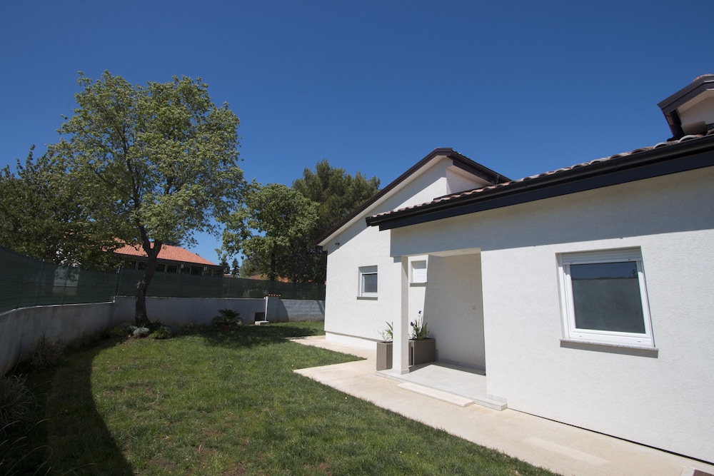 Cosy and lovely Villa Trosti with a pool view 4