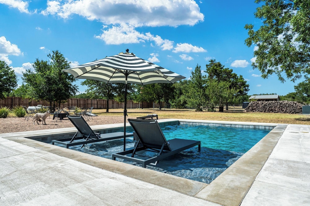 Hot Tub Pool Firepit Gameroom Guesthouse