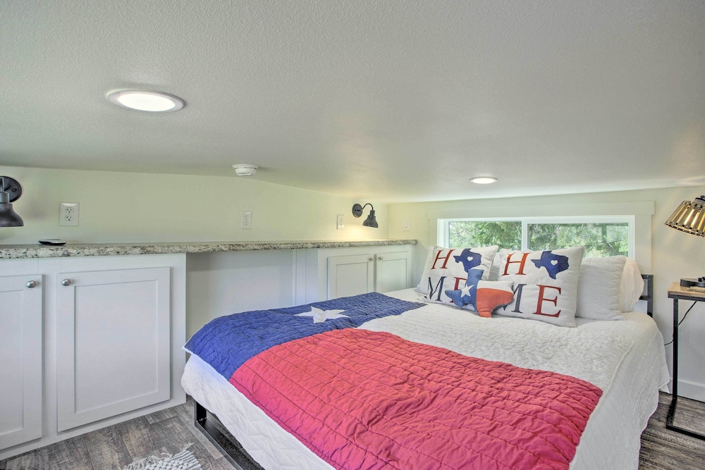 4 Mi to Dtwn Mckinney: Tiny Home w/ Fireplace view 5