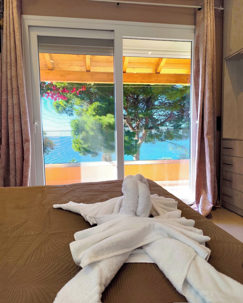 La Casa di Kosta Luxury Apartment, Kontogialos Beach, sea Views