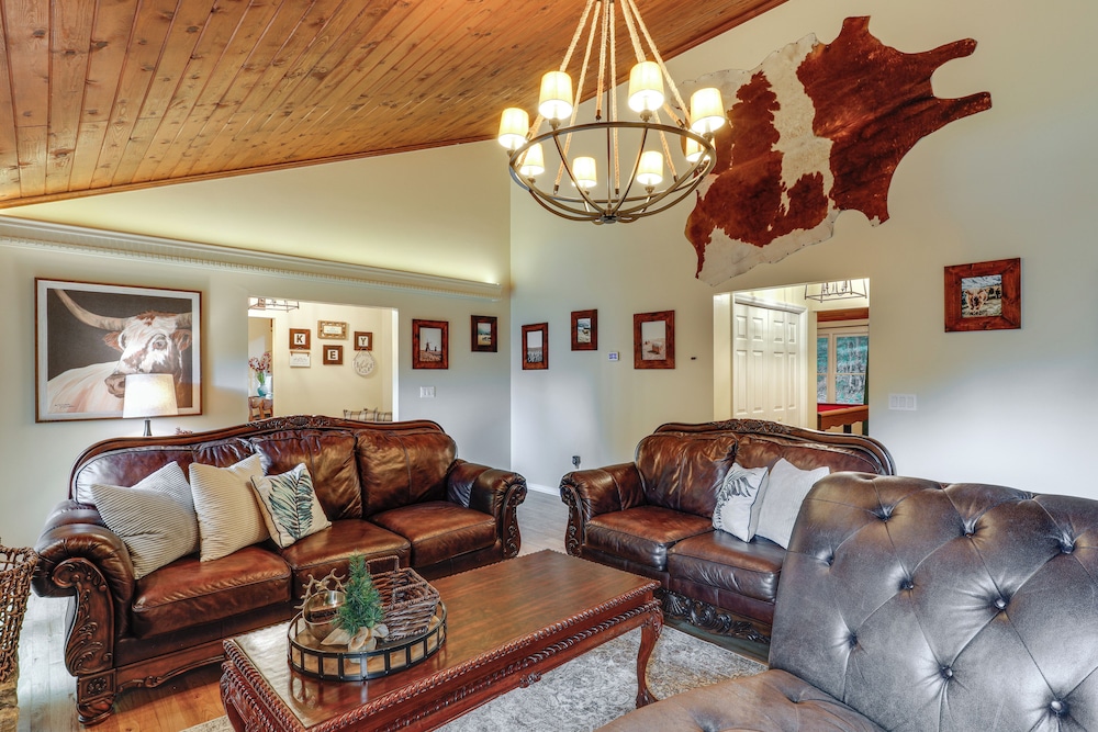 Deck & Game Room! Lakefront Blue Ridge Mtn Gem