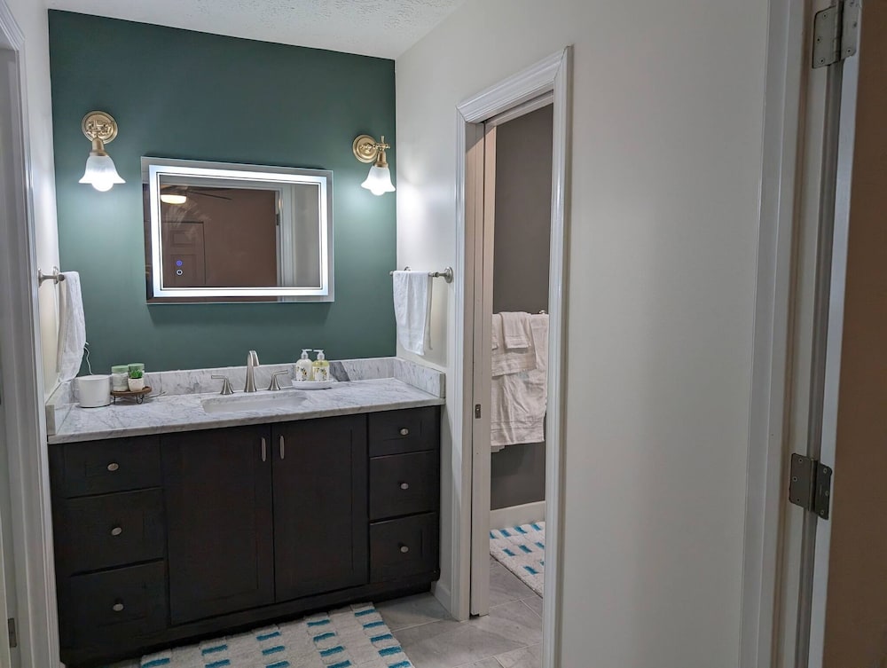 1303 Colony Dr Marietta - Full Home